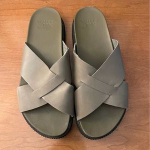 Sorel banded sandal lug sole